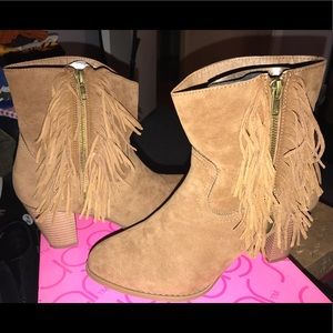 Women’s Sugar Tuko tan boots size 8 1/2